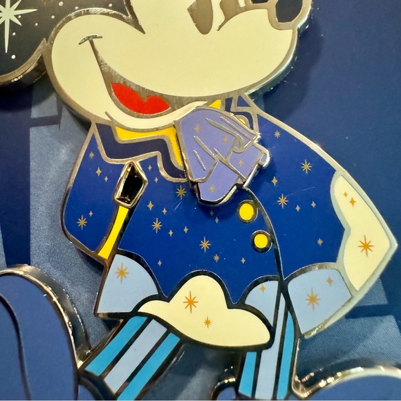 NWT. Disney Mickey Mouse The Main Attraction Peter Pan's Flight LE large Pin - Picture 6 of 8